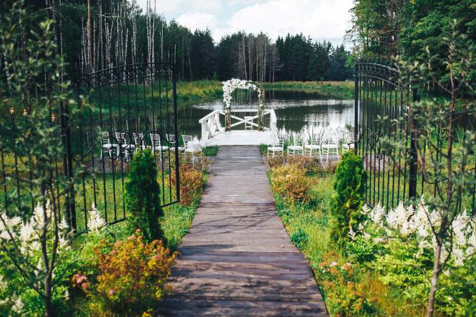 banketnyj_zal_svadebnaya_ploshchadka_dom_u_ozera_photo7