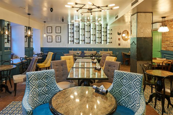 kafe_trio_kitchen_wine_trio_photo1