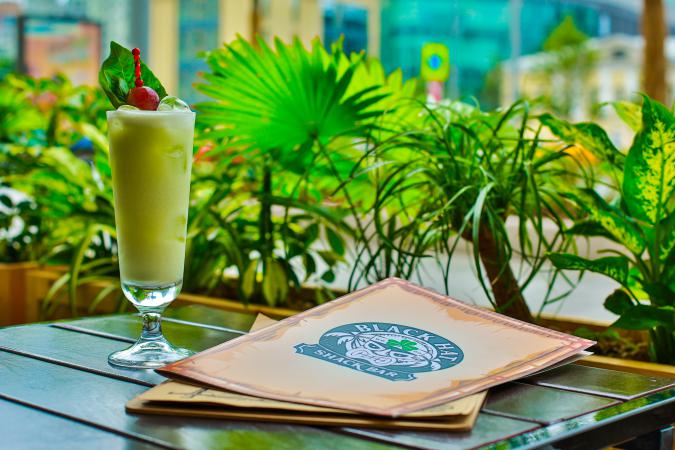 black_hat_bar_photo4