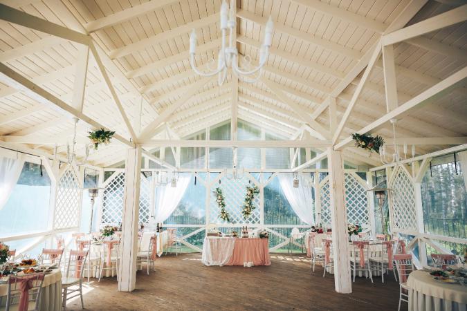 banketnyj_zal_svadebnaya_ploshchadka_dom_u_ozera_photo3