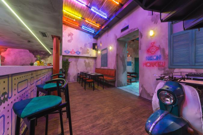 bar_neon_monkey_photo_6