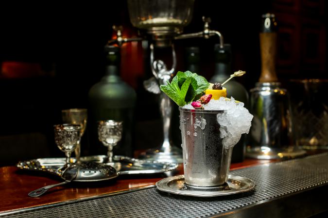 help_friends_bar_photo8