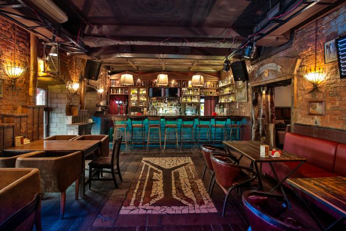 help_friends_bar_photo1