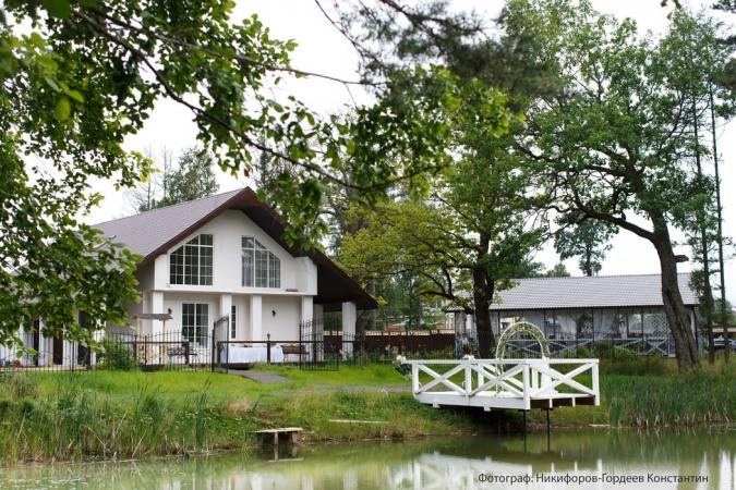 banketnyj_zal_svadebnaya_ploshchadka_dom_u_ozera_photo5